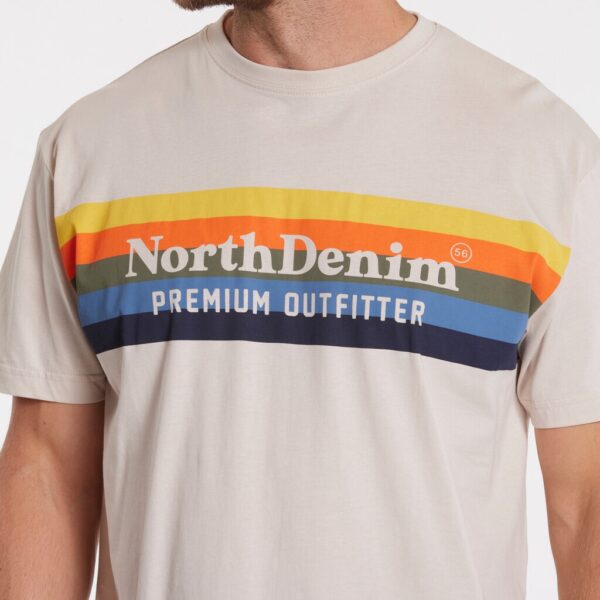 North 56°4 denim t-shirt med print på brystet og striber kit – Bild 3