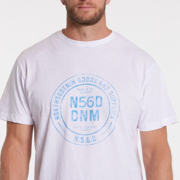 North 56°4 denim t-shirt med print på brystet hvid – Bild 3
