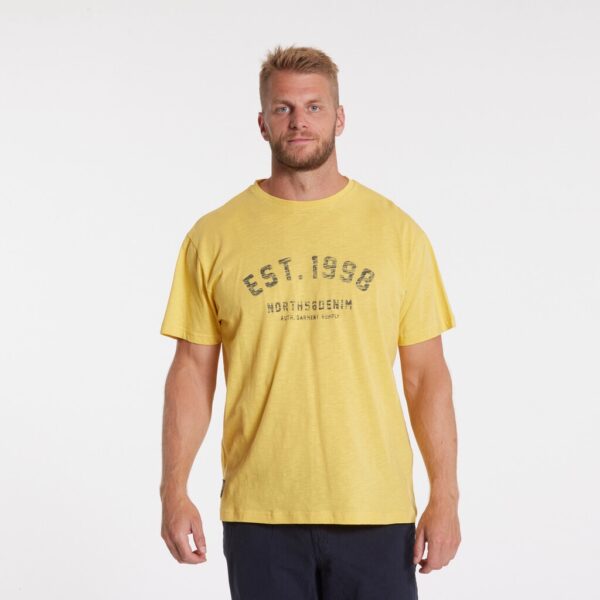North 56°4 denim t-shirt med print på brystet gul - Billede 3