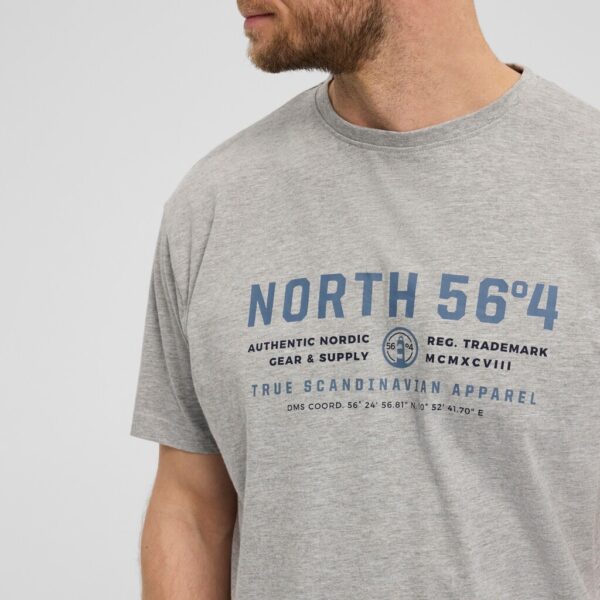 North 56°4 t-shirt med print grå meleret – Bild 5