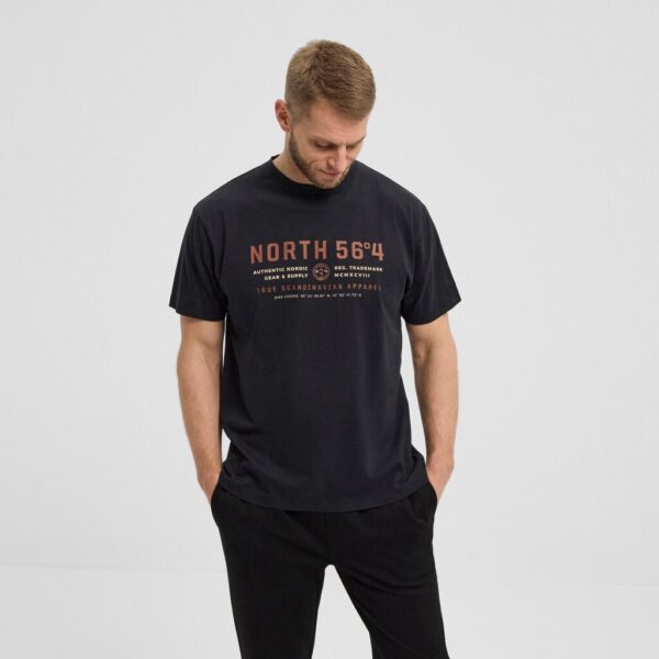 North 56°4 t-shirt med print sort – Bild 2