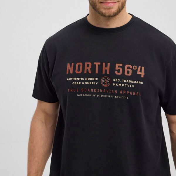 North 56°4 t-shirt med print sort – Bild 5