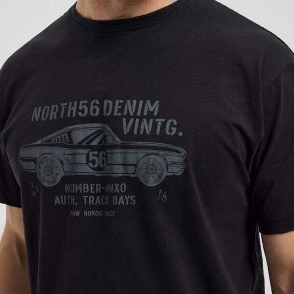 North 56°4 t-shirt med print sort TALL – Bild 5