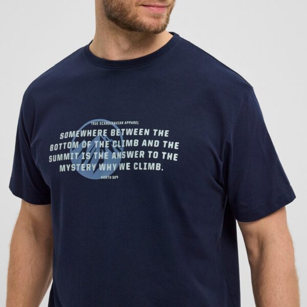 North 56°4 t-shirt med print marine blå – Bild 5