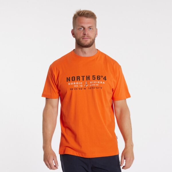 North 56°4 t-shirt med print på brystet orange – Bild 2