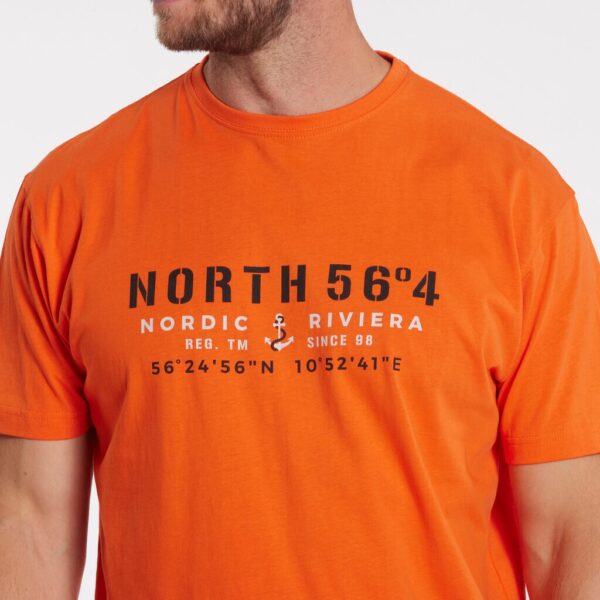 North 56°4 t-shirt med print på brystet orange – Bild 3
