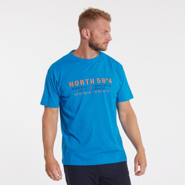 North 56°4 t-shirt med print på brystet mykonos blå – Bild 2