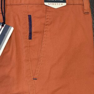 Sea Barrier short med i chino model farve okker orange
