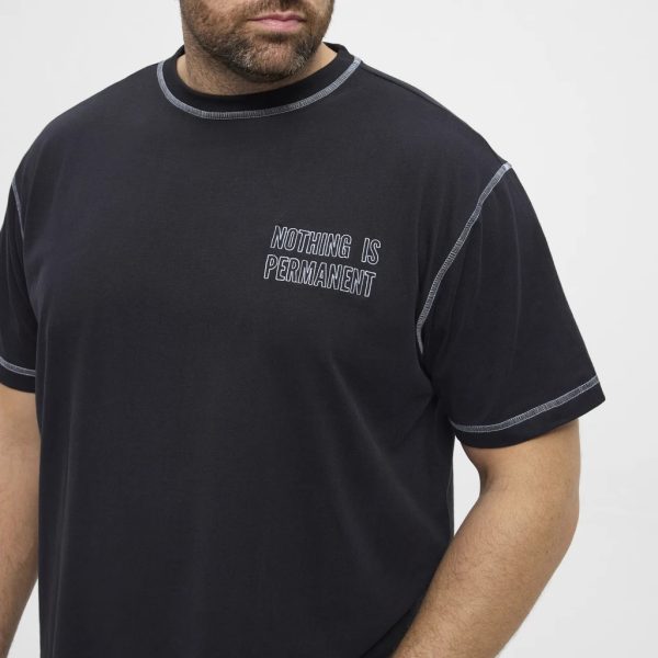 North Latitude T-shirt med kontrastsyninger og lille teksttryk foran sort - Billede 5