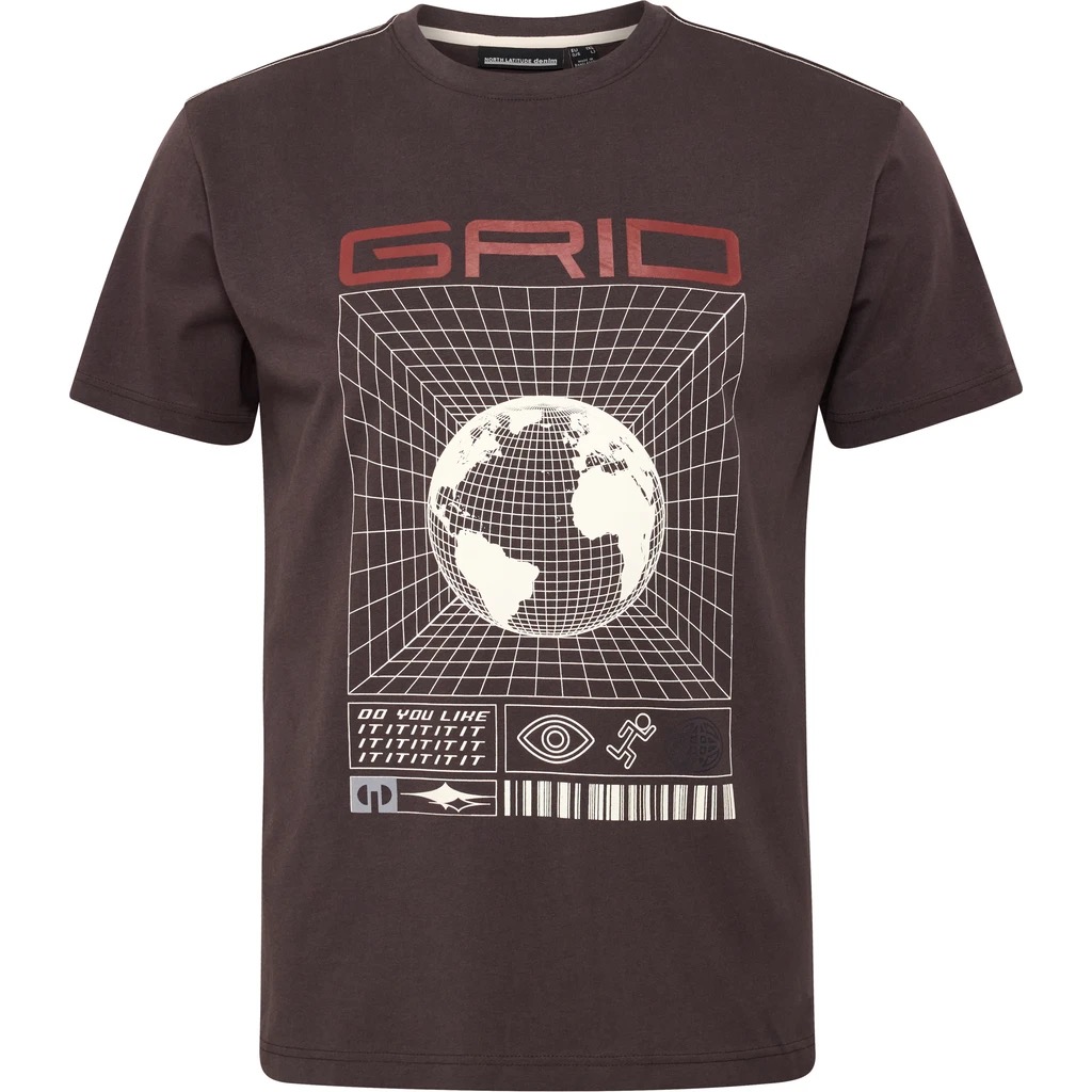 Vinterinspireret T-shirt med klassisk Coca-Cola-print. Lavet af bomuld med en afslappet pasform. • Lavet af 100% bomuld • Print foran med licenseret motiv • Klassisk pasform og rund hals • Behagelig og blød kvalitet • Vask ved 40 grader Modellen har størrelse 3XL på.