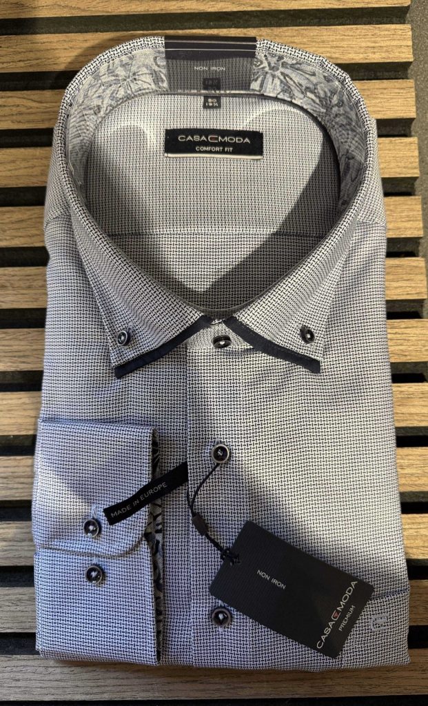 Casa Moda lang ærmet skjorte i en strukturet bomuld kvalitet og dobbelt flip og button down blå