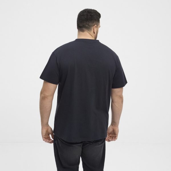North Latitude Blød T-shirt med et julet twist. Snoopy-printet giver den et afslappet og nostalgisk look. sort - Billede 3