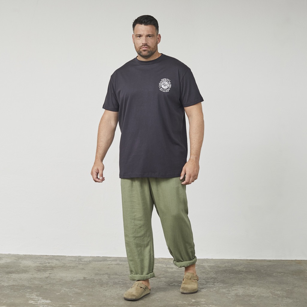 Afslappet pasform T-shirt fra North Latitude med lille print sort