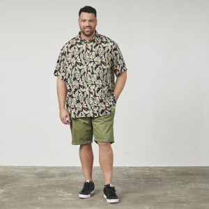 NORTH Latitude short-sleeved shirt in 100% bamboo with green palm leaves
