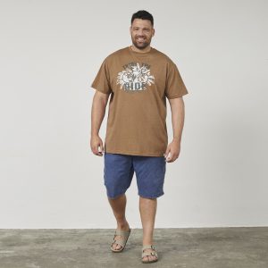 Super lækker North Latitude bomuldskvalitet t-shirt med grafisk print camel