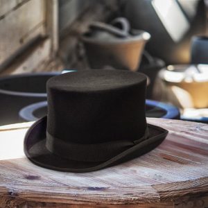Großer Hut von Major handgefertigt in Schwarz