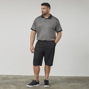 North Latitude chino shorts with a drawstring fastening, a loose fit, black