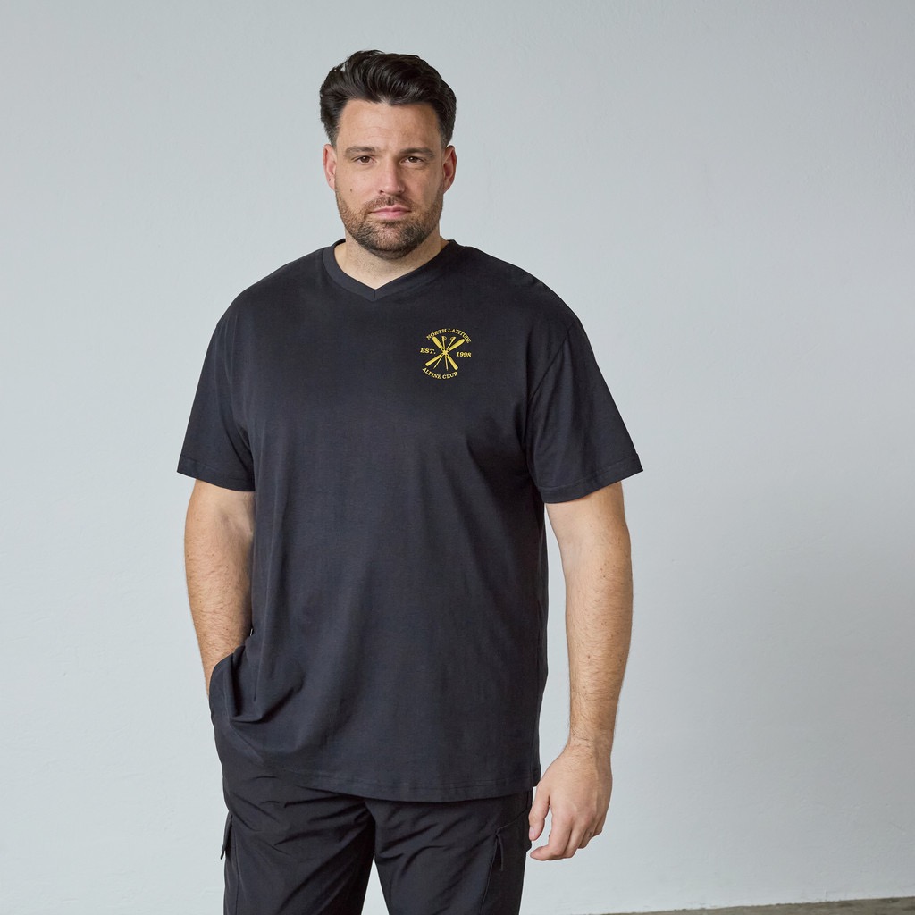 T-shirt fra North Latitude med v-hals sort - Billede 2