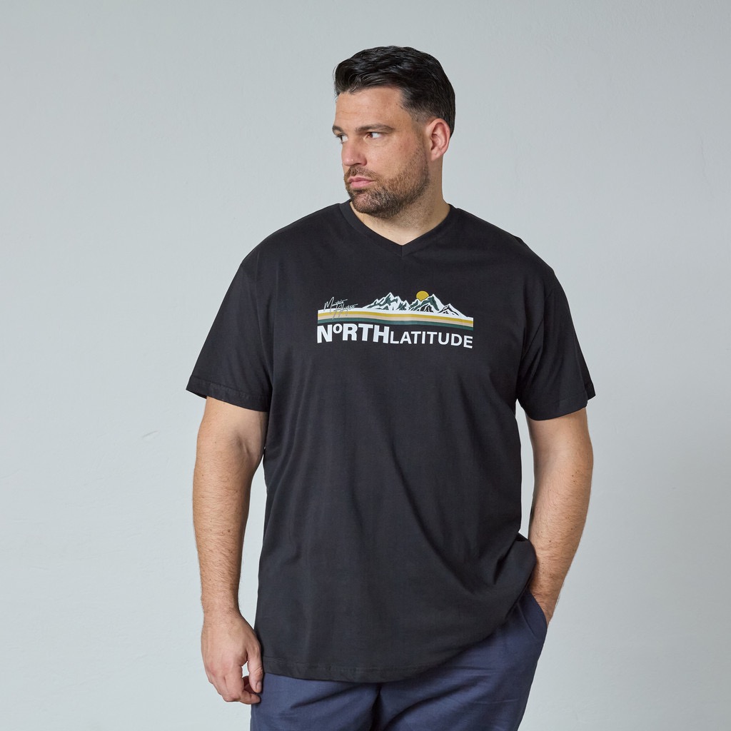 T-shirt fra North Latitude med v-hals sort med print - Billede 3
