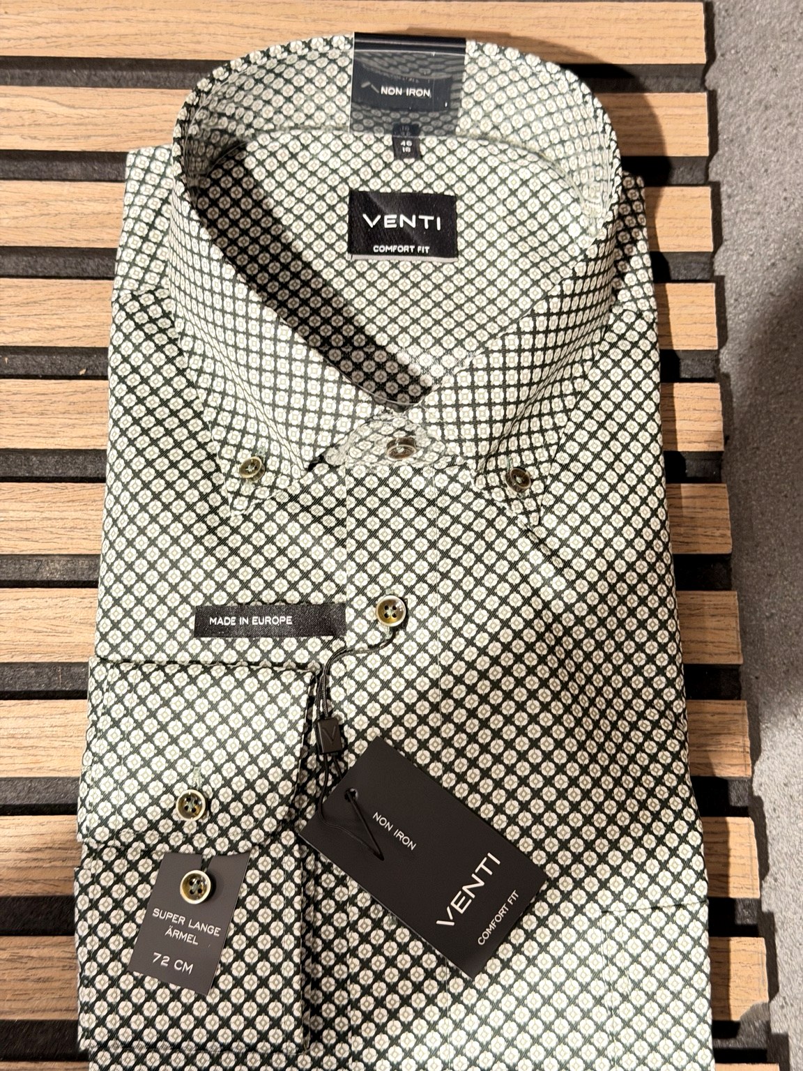 Venti “comfort fit” lang ærmet skjorte med grøn med lys punkter 72 cm ærme TALL