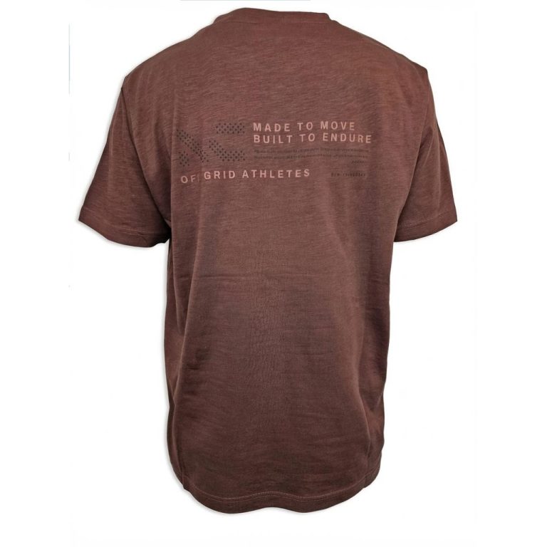 Bordeauxfarvet t-shirt med lille print og bagprint og rund hals til store mænd fra Athletes Collective, M til 8XL